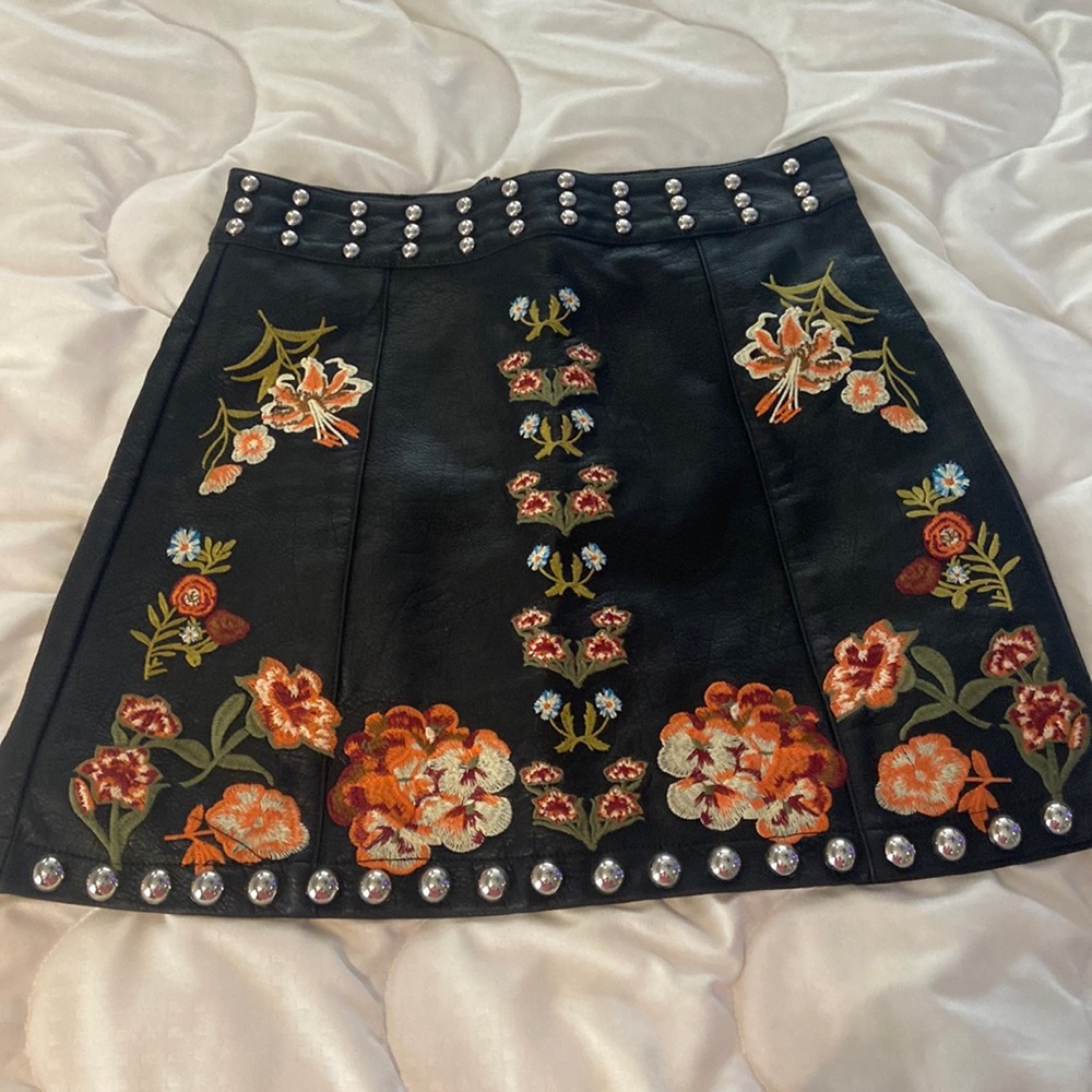 Signature Eight faux leather embroidered floral studded mini skirt